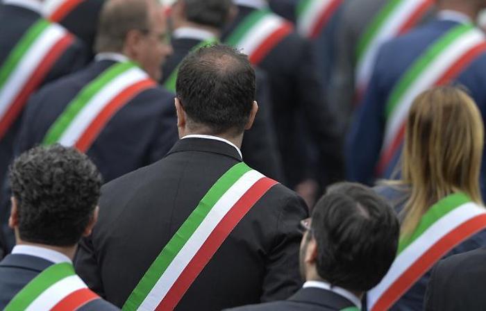 Cento Comuni siciliani a rischio default, il grido d'allarme dei sindaci