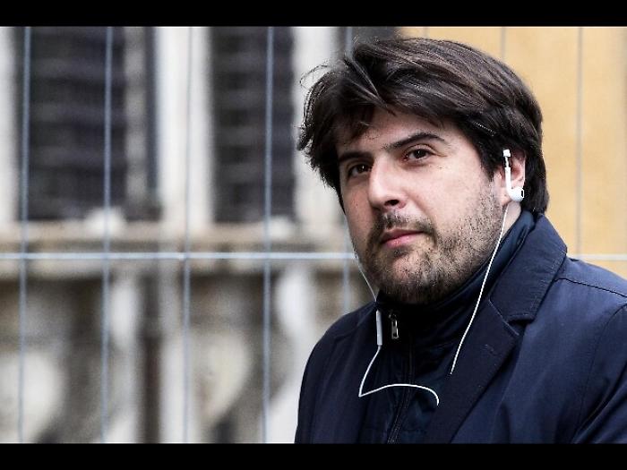 Province: Buffagni, stop poltrone