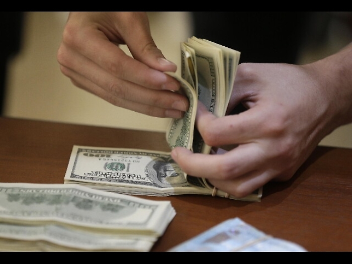 Cambi: euro in rialzo sopra 1,06 dollari