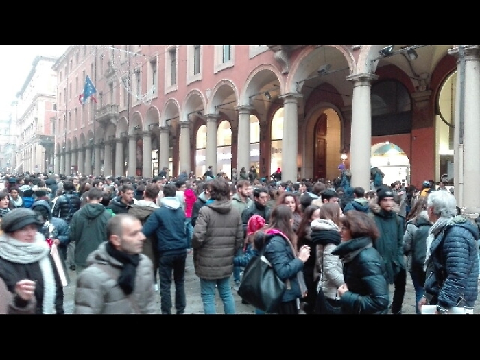 Folla davanti ad albergo Justin Bieber