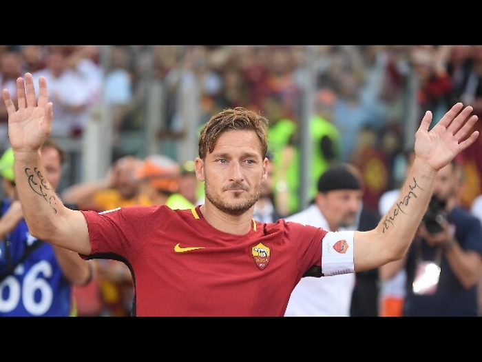 Totti, l'omaggio di Lotti
