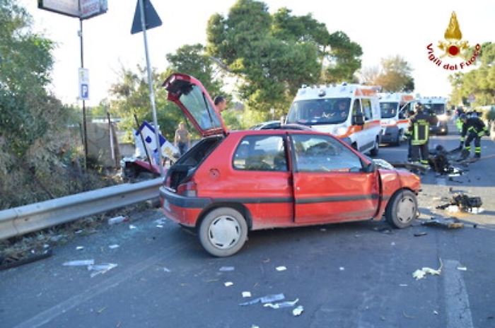 Catania, auto contro un muro, muore un romeno di 38 anni