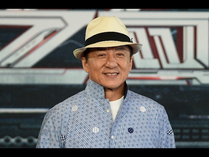 Jackie Chan ritira l'Oscar alla carriera