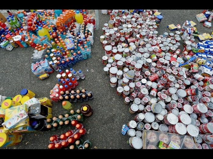 Lattine a ruba a Ny, risorsa per poveri