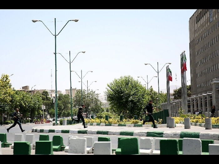 Iran: attacchi Isis, 8 condanne a morte