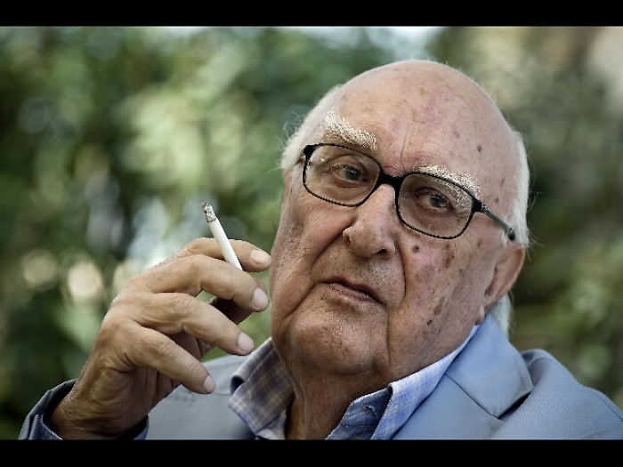 Camilleri: Fiorello,ora fumer&agrave; le nuvole