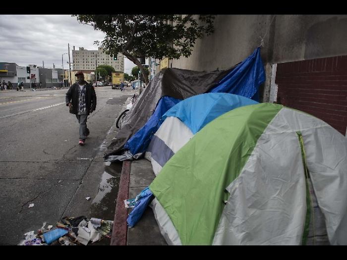 Monito Trump per i senzatetto California