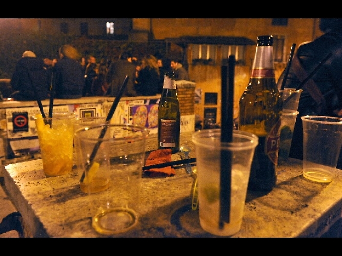 Mix alcol e droga, grave 17enne a Pisa