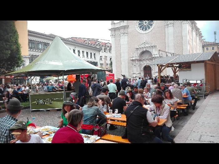 Alpini:Trento festa nelle vie del centro