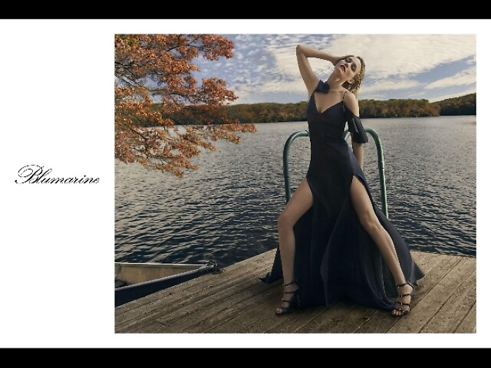 Amber Valletta in posa per Blumarine