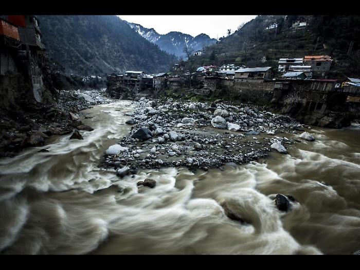 Pakistan: crolla ponte, morti 3 studenti