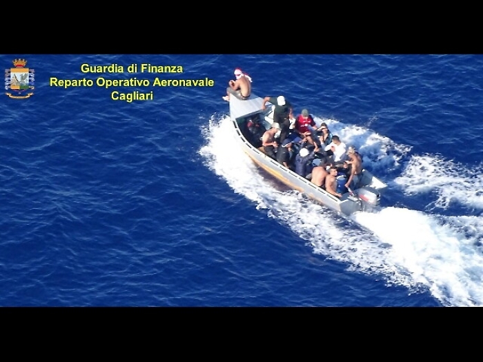Sardegna,Gdf ferma barca con 13 migranti