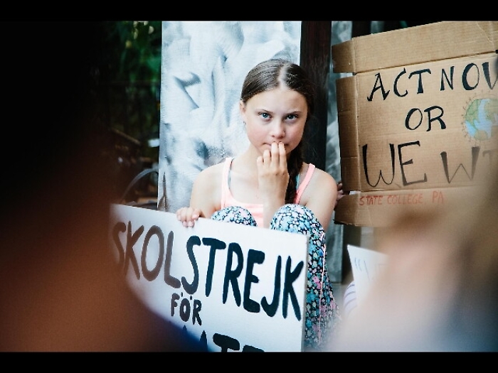 Clima: Greta protesta davanti all'Onu
