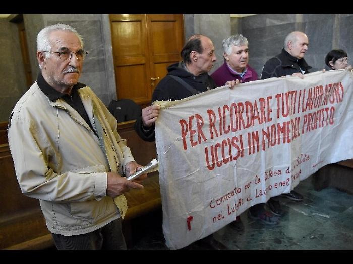 Amianto: assolti nove ex manager Pirelli