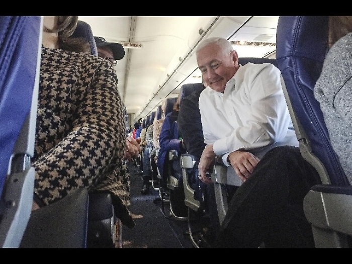 Fratello Pence vince primarie Indiana