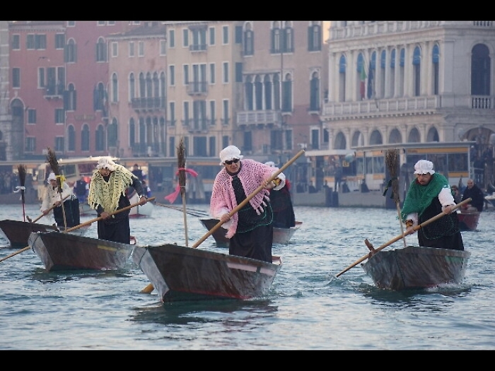 Regata Befane in Canal Grande a Venezia