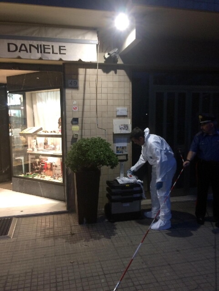 Rapina Pisa,bandito ha sparato per primo