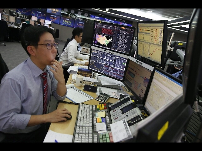 Borsa:Asia debole e basso volume scambi