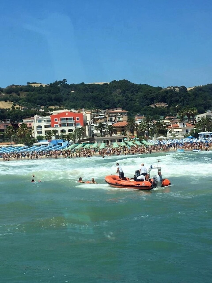 Bagnanti in difficolt&agrave;, salvati