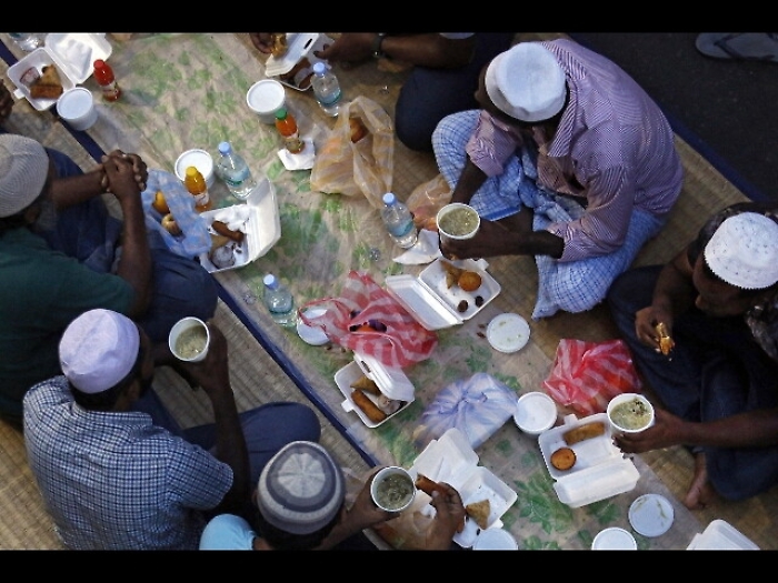 Si tagli&ograve; polsi per matrimonio combinato