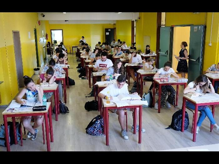 Studente non ammesso, prof 'aggredito'