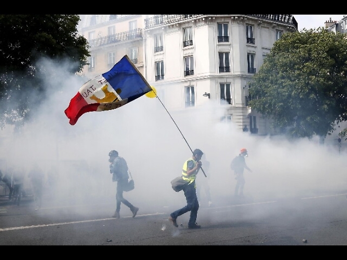 Sindacati: a Parigi repressione inaudita