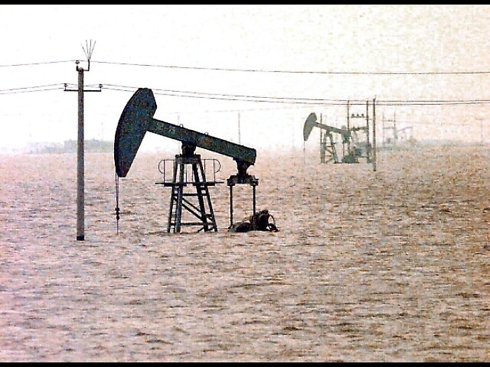 Petrolio: resta sopra 58 dollari