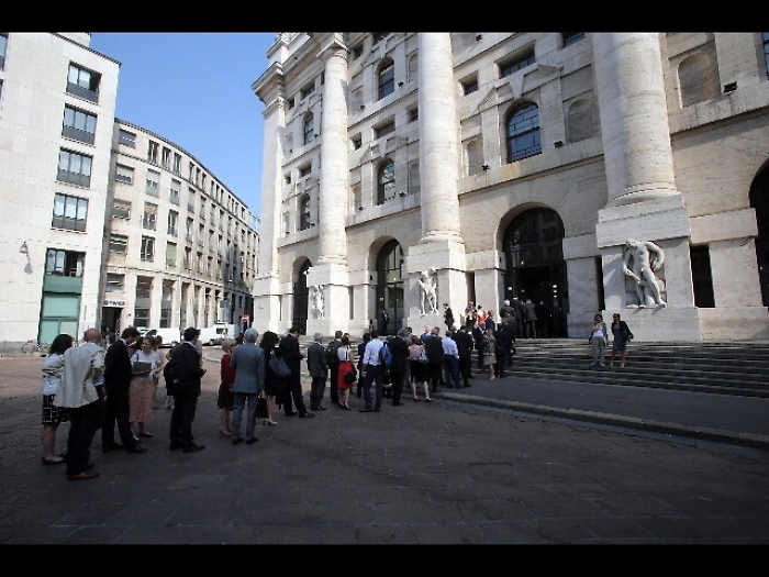 Borsa: Milano apre in rialzo (+0,22%)