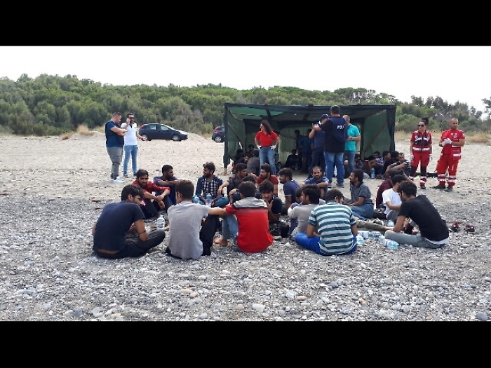 Migranti: 57 arrivati in Calabria