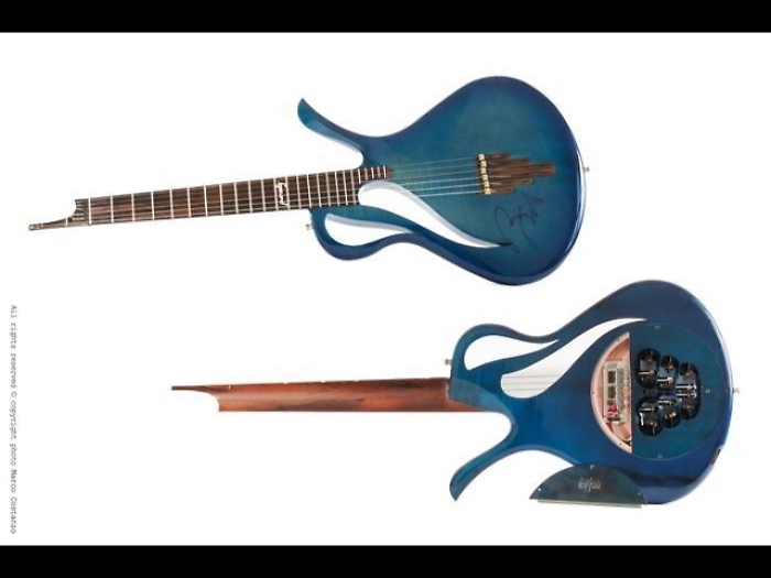 Asta benefica per chitarra Pino Daniele