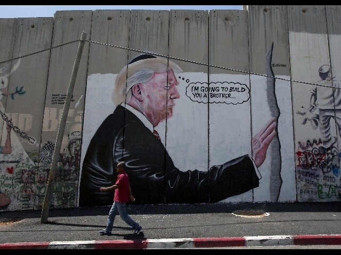 Graffito su Muro Betlemme, forse Banksy