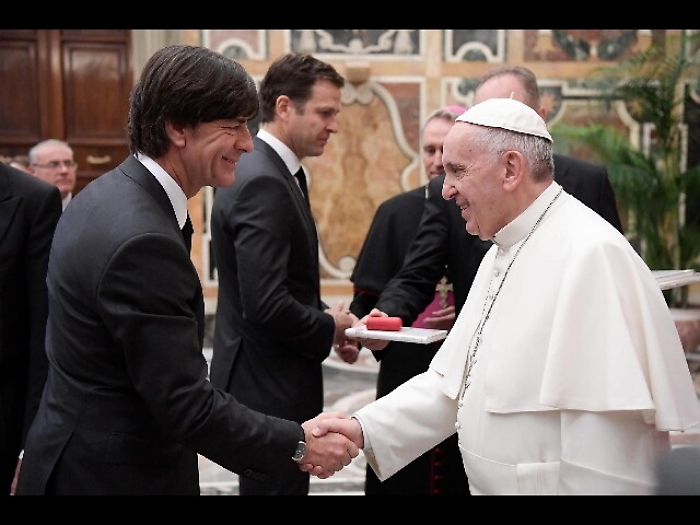 Papa: riceve Nazionale calcio tedesca