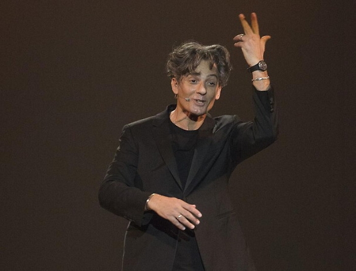 Fiorello, nella sua Sicilia risate, gag e battute "catanisi"