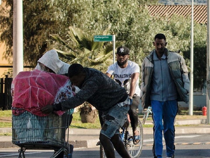 A Mineo &egrave; allarme &laquo;Con meno ospiti calo di lavoratori&raquo; Nel nuovo bando del Cara un massimo di 2.400 migranti I sindacati: &laquo;Gi&agrave; adesso disatteso il capitolato d'appalto&raquo;