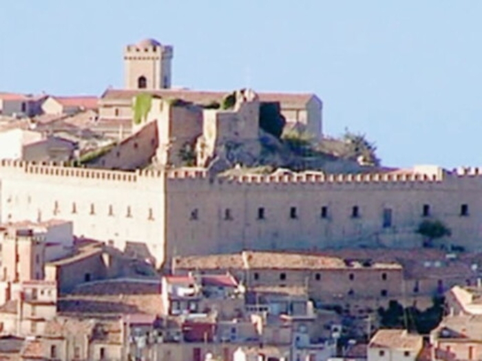 La cittadina turistica pi&ugrave; bella d'Italia: Montalbano e Taormina in semifinale