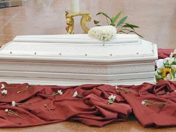 Great, una piccola bara bianca e lo strazio di tutte le mamme