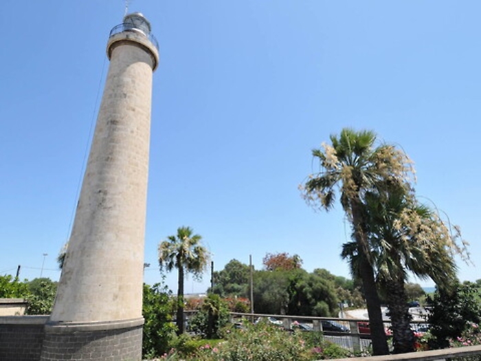 Catania: Faro Biscari, un lampo ogni 5"
