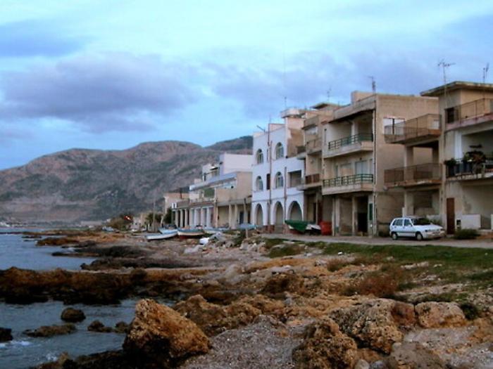 Abusivismo edilzio, Crocetta: &laquo;Demolire o sanare con criterio&raquo;