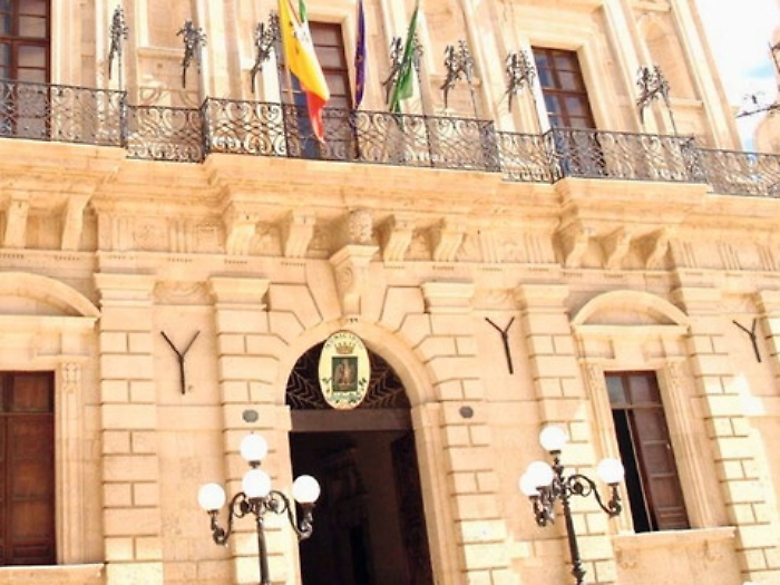 Siracusa, &laquo;straordinari sospetti con i soldi per l'infanzia&raquo;