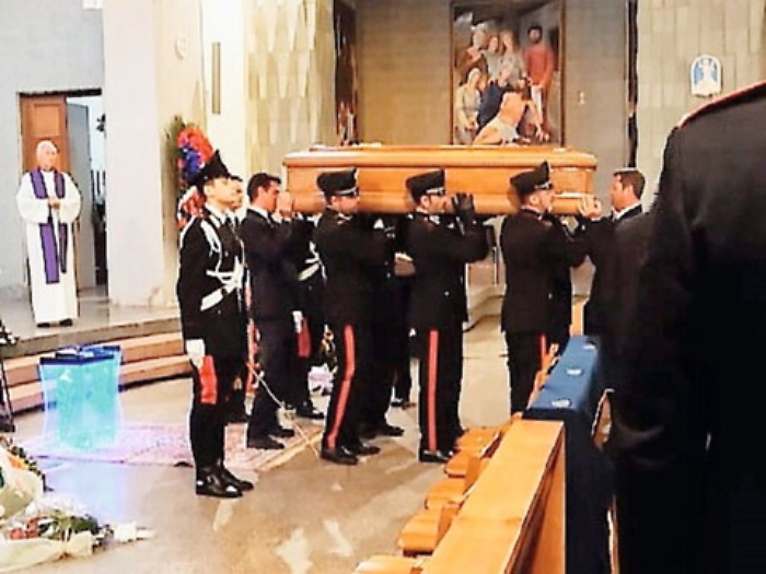 La donna carabiniere suicida: due proiettili, uno alla coscia e l'altro fatale alla tempia