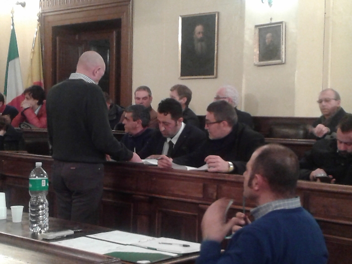 Caso Giambalvo al Comune: 20 consiglieri si autosospendono