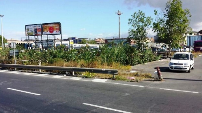 Catania, auto contro un muro alla Playa: un morto e un ferito