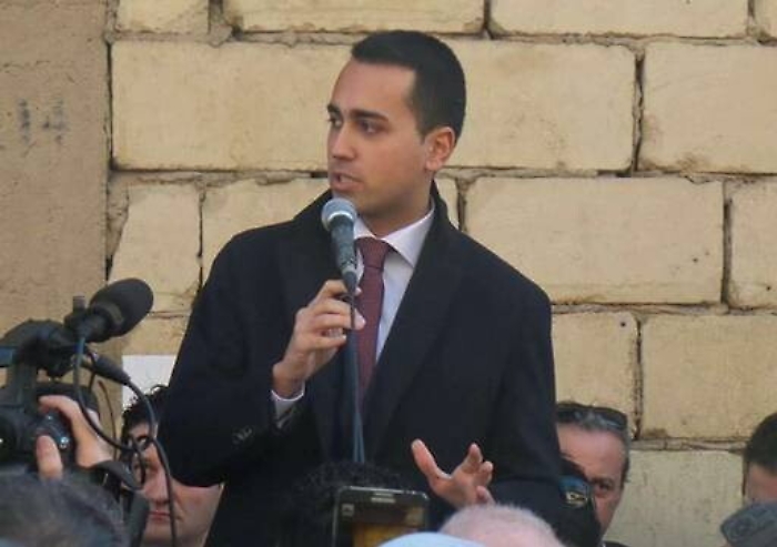 Vittoria, M5S consegna la casa ai Guarascio Luigi Di Maio: &laquo;Noi lo scudo degli italiani&raquo;