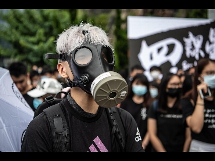 Hong Kong: almeno in 40.000 a sit-in