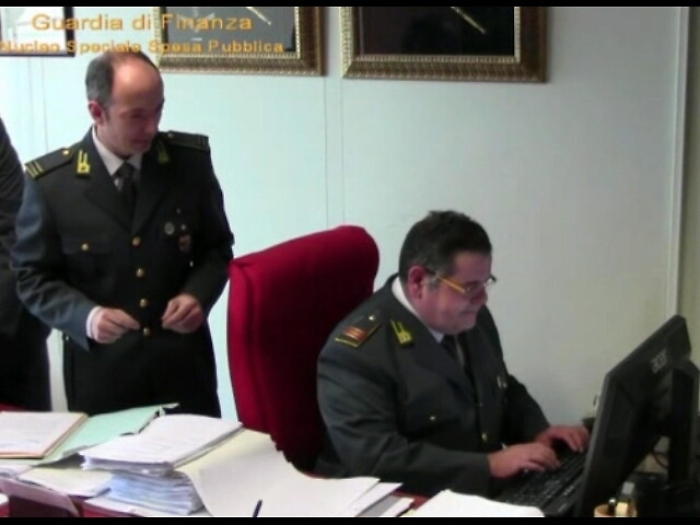 Finti separati per l'assegno, denunciati