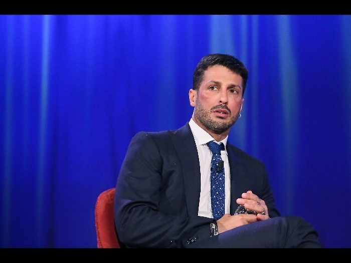 Soldi in "nero" nascosti nel controsoffitto: 1,7 mln di euro sequestrati a Fabrizio Corona