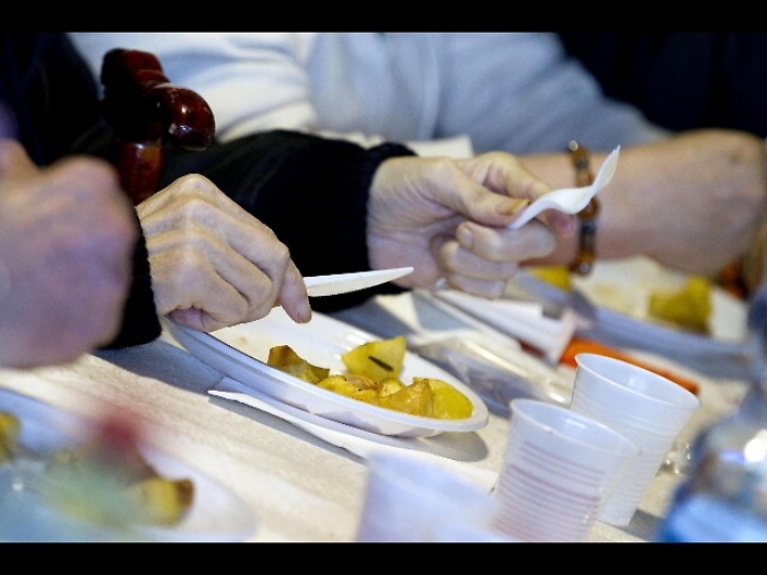 Istat: 5 mln persone in povert&agrave; assoluta