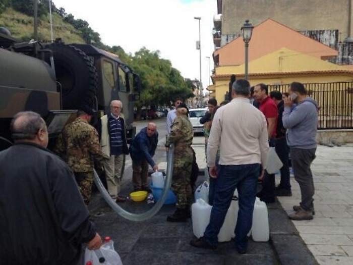 Si rompe condotta acqua A Messina torna incubo