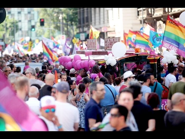 Gay: Milano si colora con il Pride