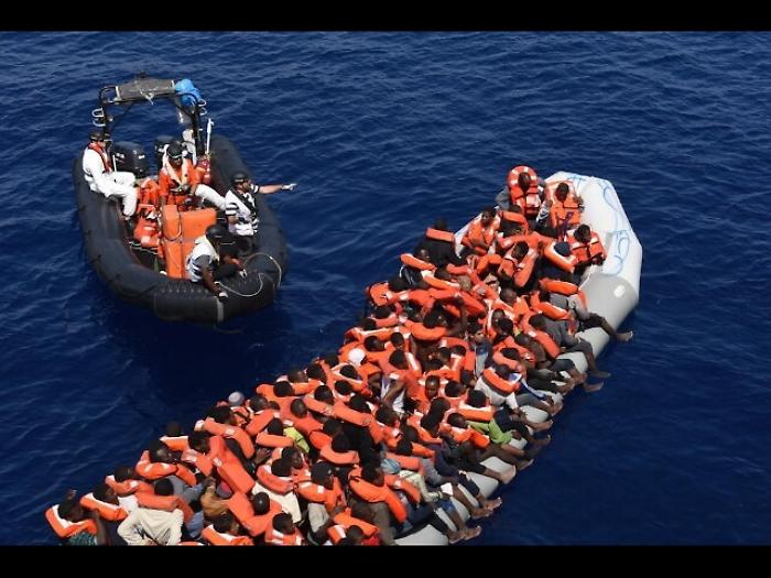 Migranti: Meloni, folle politica Alfano